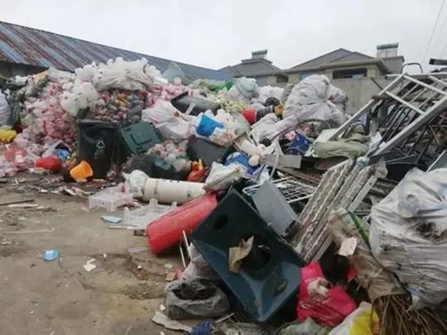 好心人废品站老板，用3毛钱回收废铁，用水清洗后价值260万(图12)