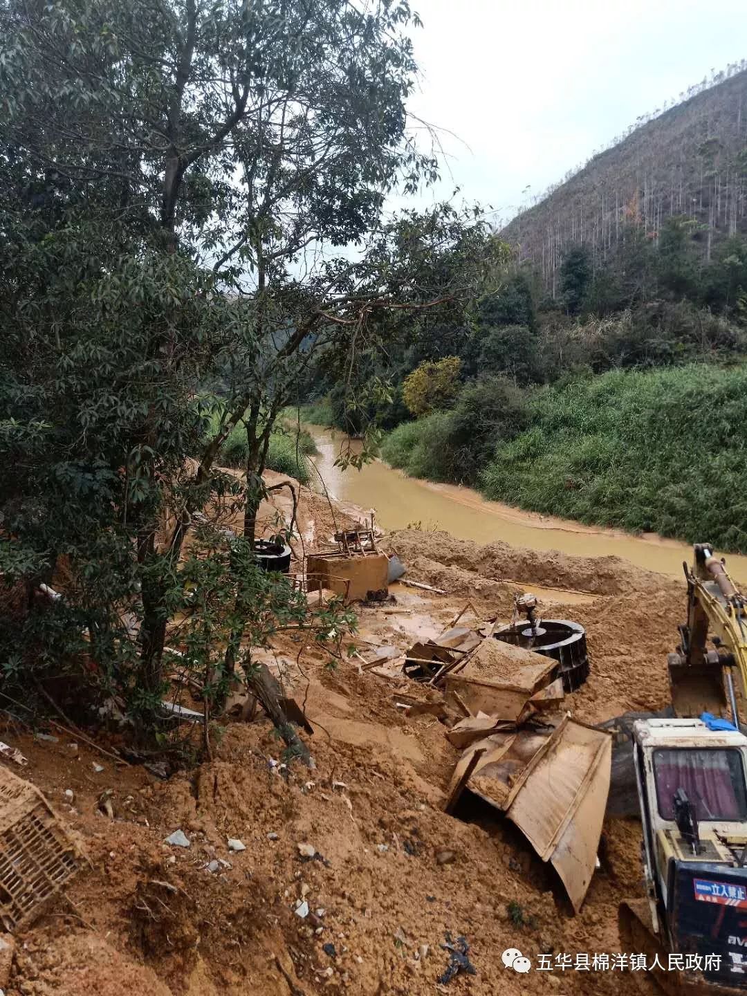 重拳出击！五华棉洋镇毁灭两处挖山取土洗砂点(图3)