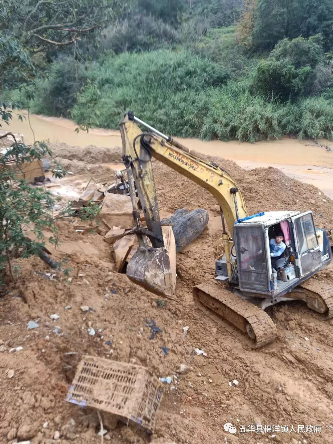 重拳出击！五华棉洋镇毁灭两处挖山取土洗砂点(图4)