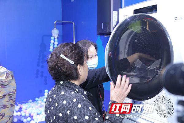 重新定义理想生活家美的全球购物狂欢节与都市慢闪店巡展空降长沙(图3)