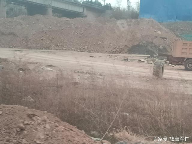 三门峡市好阳河阳店镇段，两家洗砂场非法长期占用河道，非法采砂(图2)