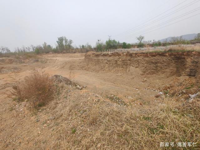 三门峡市好阳河阳店镇段，两家洗砂场非法长期占用河道，非法采砂(图4)