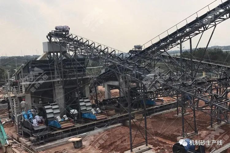 砂石料场需要哪些设备及砂石料生产线的详细工艺流程(图3)