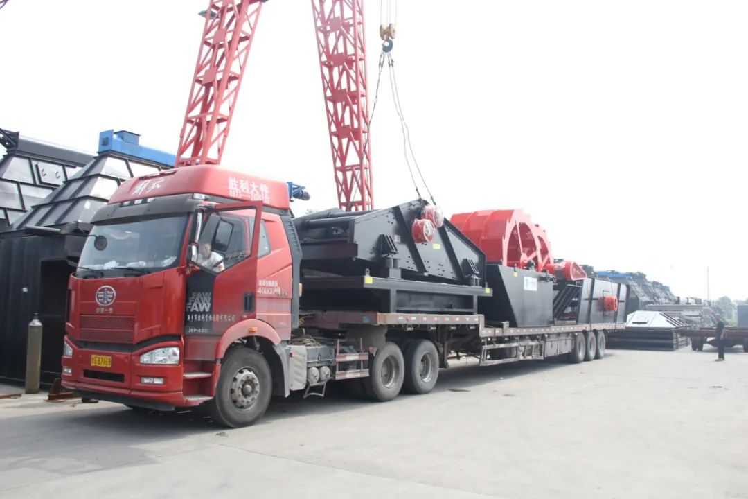 万仕衡通洗砂机、脱水筛发货，服务重庆砂石骨料市场！(图2)