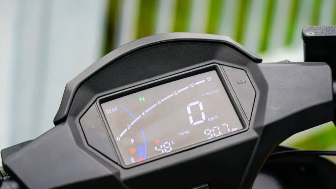 12680元起嘉陵CoCoSVR180运动弯梁售价公布​！同场CoCo机车品牌正式发布！(图17)