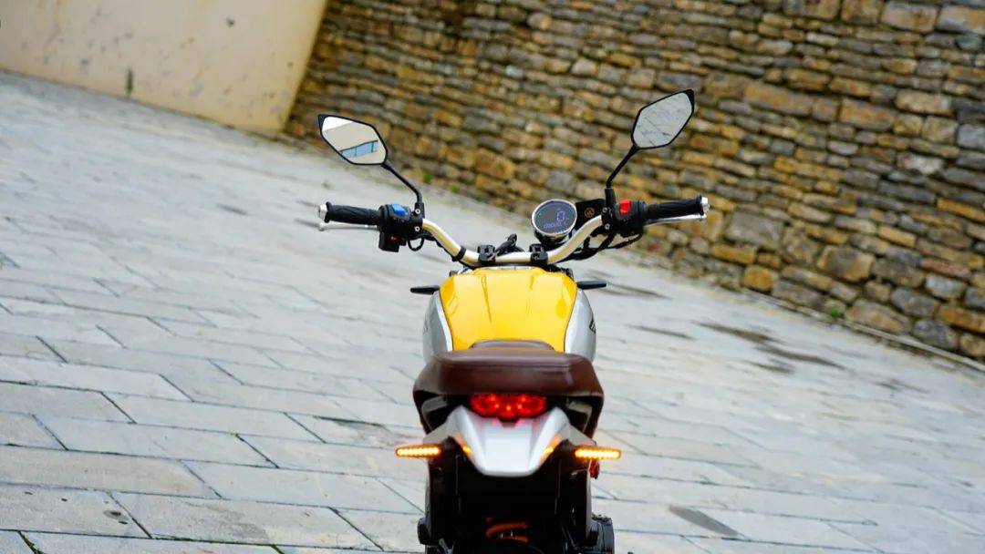 12680元起嘉陵CoCoSVR180运动弯梁售价公布​！同场CoCo机车品牌正式发布！(图58)