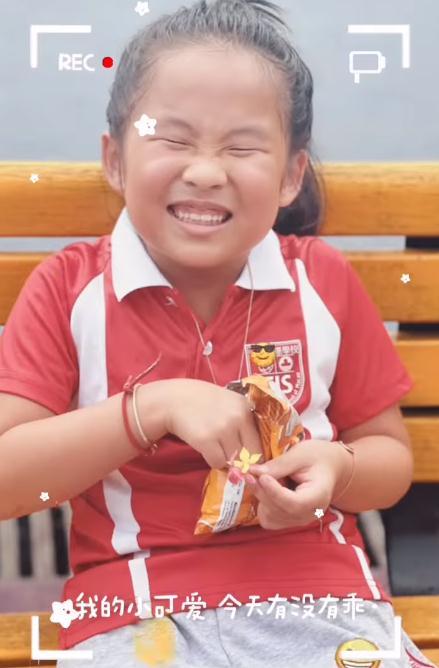 洗米嫂低调过中秋节，晒小女儿的近况视频，愿她一生可爱(图3)